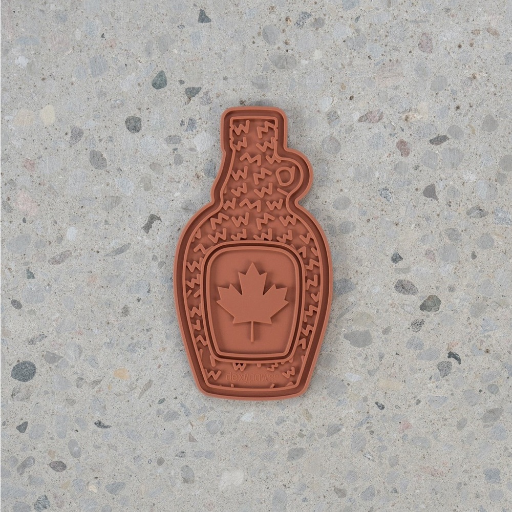 DEWYPAWS Maple leaf syrup enrichment lick mat brown slow feeder dog cat pet